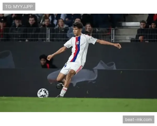 里昂主帅战术风格解析:近期带队表现稳健 里昂主帅战术风格解析:近期带队表现稳健