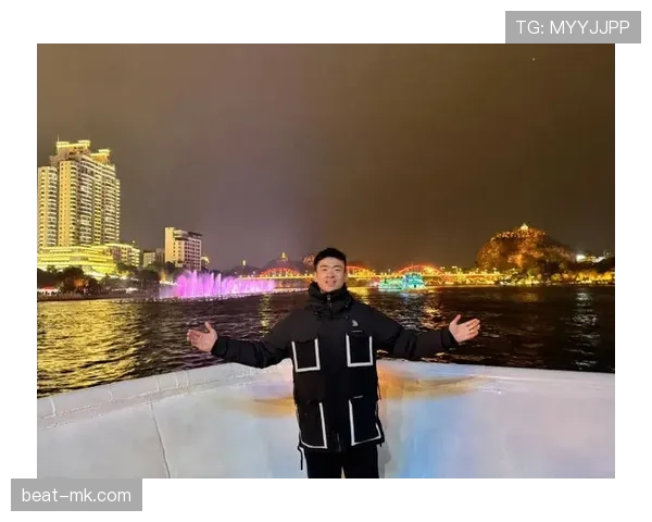 郑思维训练完直接打车去奢侈品店，这日子过得比偶像剧还敢拍